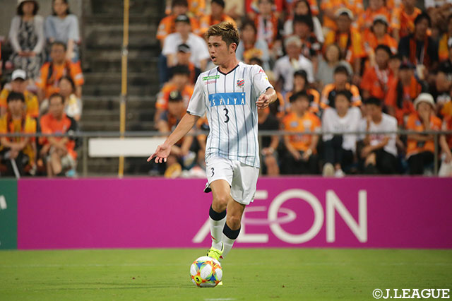 後半開始早々に進藤 亮佑（札幌/#3）が追加点を奪う！進藤はDFながら今季5得点目をマーク【明治安田Ｊ１ 第23節 清水vs札幌】