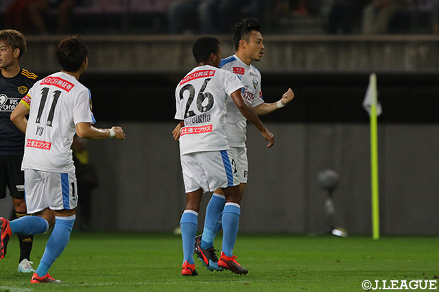 味方からのパスをPA内で受けた阿部 浩之（川崎Ｆ）が鋭く左足を振り抜き、ネットを揺らす！【明治安田Ｊ１ 第23節 仙台vs川崎Ｆ】