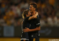 後半9分、長沢 駿（仙台/右）がGKとの1対1の場面で冷静にゴールに流し込み、同点弾を奪う！【明治安田Ｊ１ 第23節 仙台vs川崎Ｆ】