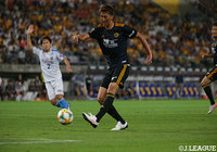 スルーパスに抜け出した長沢 駿（仙台）がダイレクトでゴールに流し込み、逆転に成功する！【明治安田Ｊ１ 第23節 仙台vs川崎Ｆ】