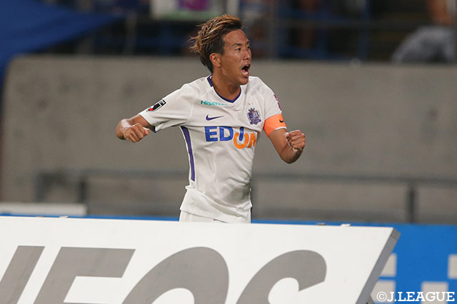 後半16分、川辺のパスに走り込んだ柏 好文（広島）がマークを振り切り、右足でゴールに蹴り込み、均衡を破る！【明治安田Ｊ１ 第23節 FC東京vs広島】