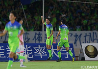 湘南は、後半12分の古林 将太の得点でついに同点に追いつく！【明治安田Ｊ１ 第23節 湘南vs鳥栖】