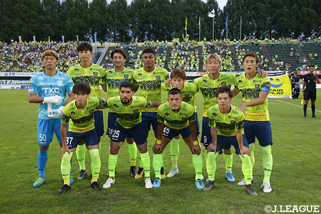 栃木のスターティングメンバー。加入したばかりのユウリ（#25）が早速起用される【明治安田Ｊ２ 第28節 栃木vs町田】