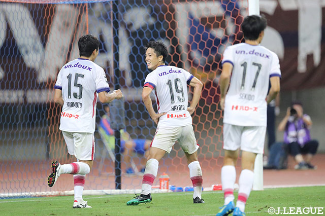 前半32分、仲間 隼斗（#19）の得点でアウェイの岡山が先制に成功する【明治安田Ｊ２ 第28節 新潟vs岡山】