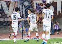 前半32分、仲間 隼斗（#19）の得点でアウェイの岡山が先制に成功する【明治安田Ｊ２ 第28節 新潟vs岡山】