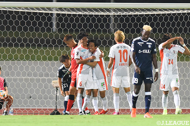 野澤 英之（#6）の得点でアウェイの愛媛がリードを2点に広げる！【明治安田Ｊ２ 第28節 鹿児島vs愛媛】