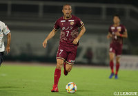 後半20分に投入された小野 伸二。琉球デビューを果たした【明治安田Ｊ２ 第28節 琉球vs横浜FC】