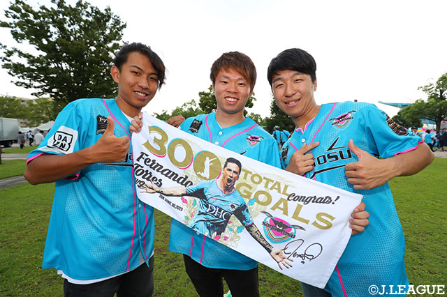 「金Ｊ限定ベースボールユニ」を着て応援だ！【明治安田Ｊ１ 第24節 鳥栖vs神戸】