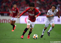 約3か月ぶりに先発出場を果たした柏木 陽介(浦和)。後半19分までプレー【明治安田J1 第24節 浦和vs松本】