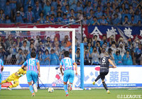 アンドレス イニエスタがPKを落ち着いて沈め、神戸がリードを2点に広げる【明治安田Ｊ１ 第24節 鳥栖vs神戸】