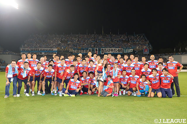 フェルナンド トーレスとご家族、チームメイトが記念撮影！【明治安田Ｊ１ 第24節 鳥栖vs神戸】