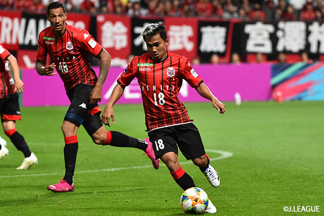 前節2得点を奪ったチャナティップ（札幌/#18）はこの日、無得点に終わるも、周りとのコンビネーションで崩すワンツーやミドルシュートなど攻撃の中心となり、多くのチャンスを作り出した【明治安田Ｊ１ 第24節 札幌vsFC東京】