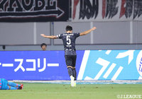 この試合の先制ゴールをマークした山口 蛍（神戸）は後半41分にも追加点を奪い、攻守に躍動した【明治安田Ｊ１ 第24節 鳥栖vs神戸】