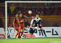 エリキのバイシクルシュートがゴールネットに突き刺さり、横浜FMがリードを2点に広げる【明治安田Ｊ１ 第24節 名古屋vs横浜FM】