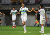 マイナスのパスを金子 大毅(湘南/#19)がミドルシュート!これがGKの脇を抜き、スコアは1-1に【明治安田J1 第24節 仙台vs湘南】