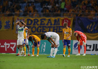 最後まで足を止めない戦いは両者譲らず、1-1の引き分けに終わった【明治安田Ｊ１ 第24節 仙台vs湘南】