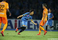 馬渡のラストパスに反応した小林 悠（川崎Ｆ）がニアサイドを抜き同点弾を奪取！小林は雄叫びを挙げる！【明治安田Ｊ１ 第24節 川崎Ｆvs清水】