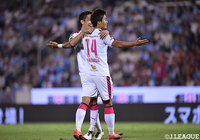 前半18分、丸橋 祐介（#14）が完璧な軌道を描いたFKを叩き込み、アウェイのＣ大阪が先手を奪う！【明治安田Ｊ１ 第24節 磐田vsＣ大阪】