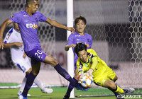 安定したセービングを披露し、無失点に抑えた高木 駿（大分）【明治安田Ｊ１ 第24節 広島vs大分】