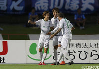 森田 晃樹(東京V/#16)が軽やかなタッチでDFをかわして強烈なシュートを突きさして先制に成功【明治安田J2 第29節 水戸vs東京V】