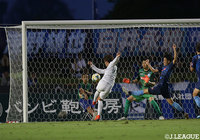 右サイドからのクロスを小池 純輝（東京Ｖ）がボレーで合わせて追加点を奪う！【明治安田Ｊ２ 第29節 水戸vs東京Ｖ】