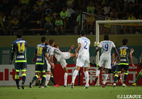 CKの流れから、最後はゴール前に残っていたエデル リマ(甲府)が振り向きながらボレーシュートをネットに突き刺す!【明治安田J2 第29節 千葉vs甲府】