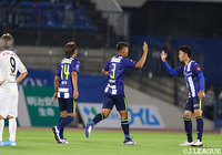 左からのクロスをファーサイドの栗山 直樹（#3）がヘディングで合わせ、山形が先制！【明治安田Ｊ２ 第29節 山形vs栃木】