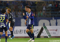 追加点を奪った中村 駿(山形)が最高の笑顔を見せる!【明治安田J2 第29節 山形vs栃木】
