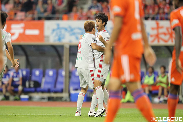 アウェイの金沢が廣井 友信の得点で開始3分に先制！【明治安田Ｊ２ 第29節 新潟vs金沢】