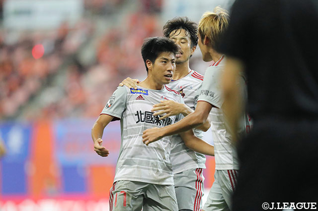 右CKから加藤 大樹（金沢/#17）がヘディングで突き刺し、三たびリードを奪う！【明治安田Ｊ２ 第29節 新潟vs金沢】