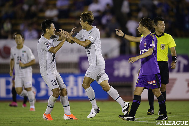 左サイドからのクロスを田邉 草民（福岡/#19）が頭でねじ込み、同点に追いつく【明治安田Ｊ２ 第29節 京都vs福岡】