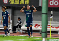 ヨルディ バイスがFKを直接決めて、徳島が試合を振り出しに戻す【明治安田Ｊ２ 第29節 徳島vs琉球】