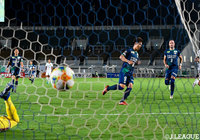 後半38分、河田 篤秀(徳島)がPKを沈め、ハットトリックを達成【明治安田J2 第29節 徳島vs琉球】