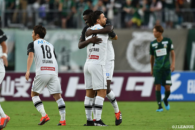 クリスティアーノのクロスにオルンガが打点の高いヘディングで合わせ、柏が前半だけで3点のリードを奪う【明治安田Ｊ２ 第29節 岐阜vs柏】