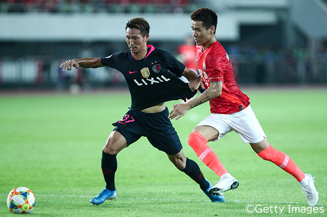 今夏、柏から完全移籍で加入した小泉 慶（鹿島）は右SBとして先発出場し、献身的なプレーでチームを助け、後半27分までプレーをした【ACL 準々決勝 第1戦 広州恒大vs鹿島】