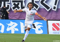 フェルナンジーニョがペナルティエリア手前からのFKを直接沈め、鳥取が先制点をゲット【明治安田Ｊ３ 第21節 藤枝vs鳥取】