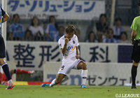 相手のミスからボールを奪った柏 好文がそのままシュート!このシュートがネットを揺らし、広島が2-0とリードを広げる【明治安田J1 第25節 磐田vs広島】