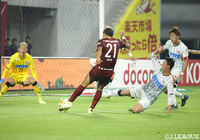 前半43分、田中 順也（神戸）が左足を振り抜いたシュートがGKの頭上を射抜き、先制ゴール獲得！【明治安田Ｊ１ 第25節 神戸vs札幌】