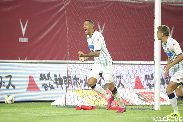 神戸DFと交錯しながらジェイ（札幌）が3戦連発となるゴールを挙げ、試合をひっくり返す【明治安田Ｊ１ 第25節 神戸vs札幌】