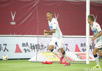 神戸DFと交錯しながらジェイ(札幌)が3戦連発となるゴールを挙げ、試合をひっくり返す【明治安田J1 第25節 神戸vs札幌】