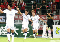 同点弾から3分後、枝本 雄一郎(#16)が追加点を奪い、鹿児島が逆転に成功する【明治安田J2 第30節 金沢vs鹿児島】