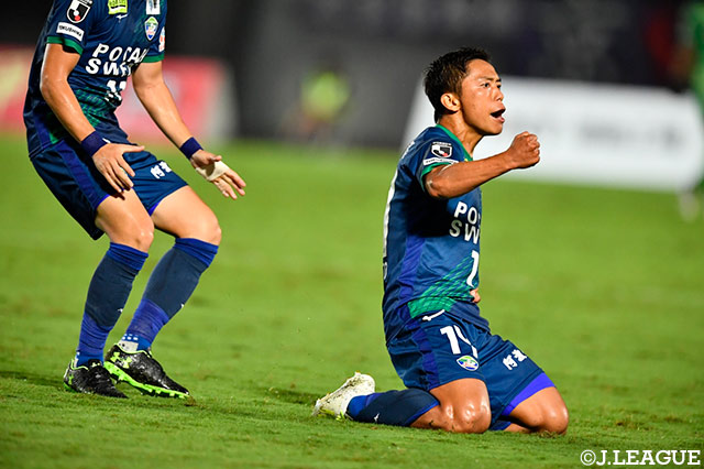 杉本 竜士が目の覚めるような弾丸ミドルシュートをネットに突き刺し、徳島がリードを広げる【明治安田Ｊ２ 第30節 徳島vs京都】