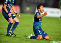 杉本 竜士が目の覚めるような弾丸ミドルシュートをネットに突き刺し、徳島がリードを広げる【明治安田J2 第30節 徳島vs京都】