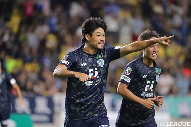 城後 寿の3試合ぶりのゴールで福岡がリードを2点に広げる【明治安田Ｊ２ 第30節 福岡vs愛媛】
