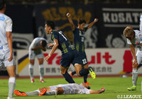 後半ATに再び髙澤 優也がヘッドで決めて、群馬が劇的な勝利！4連勝で順位表のトップに躍り出た【明治安田Ｊ３ 第21節 群馬vs長野】