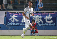 85分、中央への折り返しに反応した重松 健太郎(#19)が冷静にゴールへ流し込み、讃岐が逆転に成功【明治安田J3 第21節 YS横浜vs讃岐】