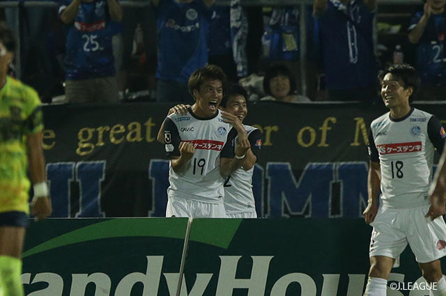 小川 航基（#19）がクロスの軌道を変えるようにダイレクトで合わせ、水戸が試合を決定づける3点目を奪う【明治安田Ｊ２ 第30節 栃木vs水戸】
