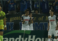 小川 航基（#19）がクロスの軌道を変えるようにダイレクトで合わせ、水戸が試合を決定づける3点目を奪う【明治安田Ｊ２ 第30節 栃木vs水戸】