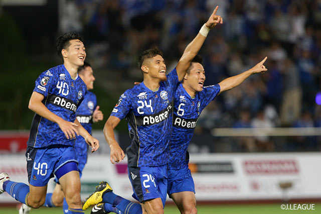 PA内で千葉の対応が中途半端になって混戦が生まれると、最後はロメロフランク（町田/#24）が押し込み、先制点を挙げる【明治安田Ｊ２ 第30節 町田vs千葉】