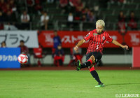 後半6分、PA手前からFKをキッカーの福森 晃斗(札幌)が直接沈め、スコアは2-2に【ルヴァンカップ 準々決勝 第1戦 札幌vs広島】